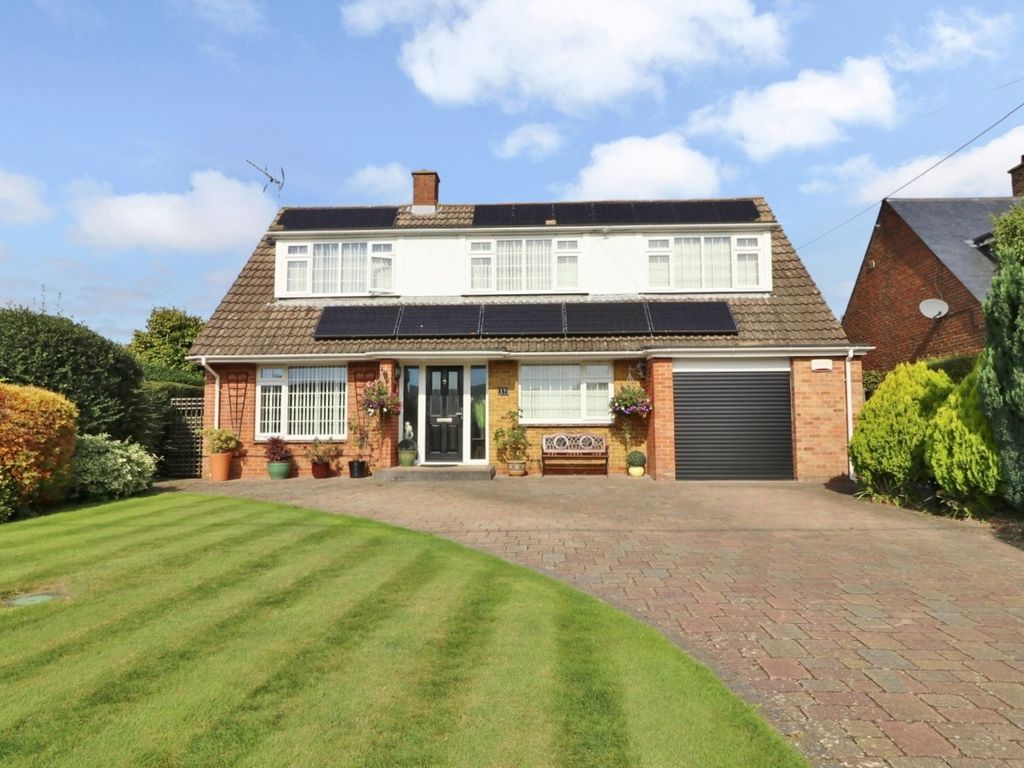4 bed detached house for sale in Oatlands Road, Botley SO32, £590,000