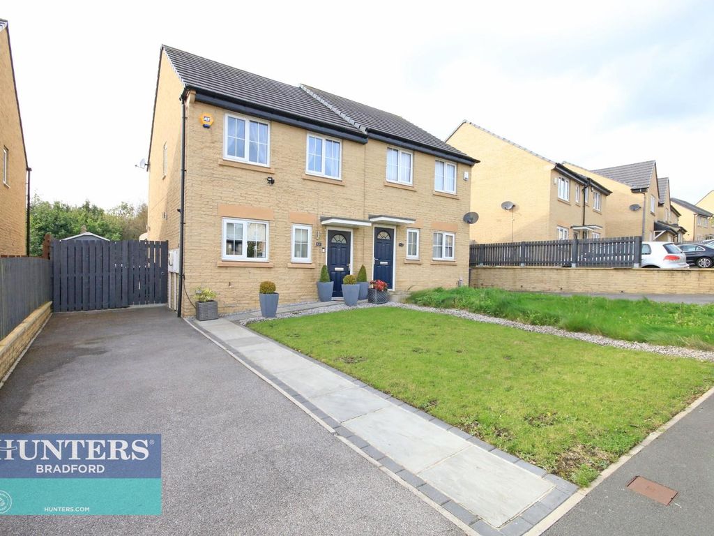 3 bed semidetached house for sale in Beck Bridge Lane, Allerton