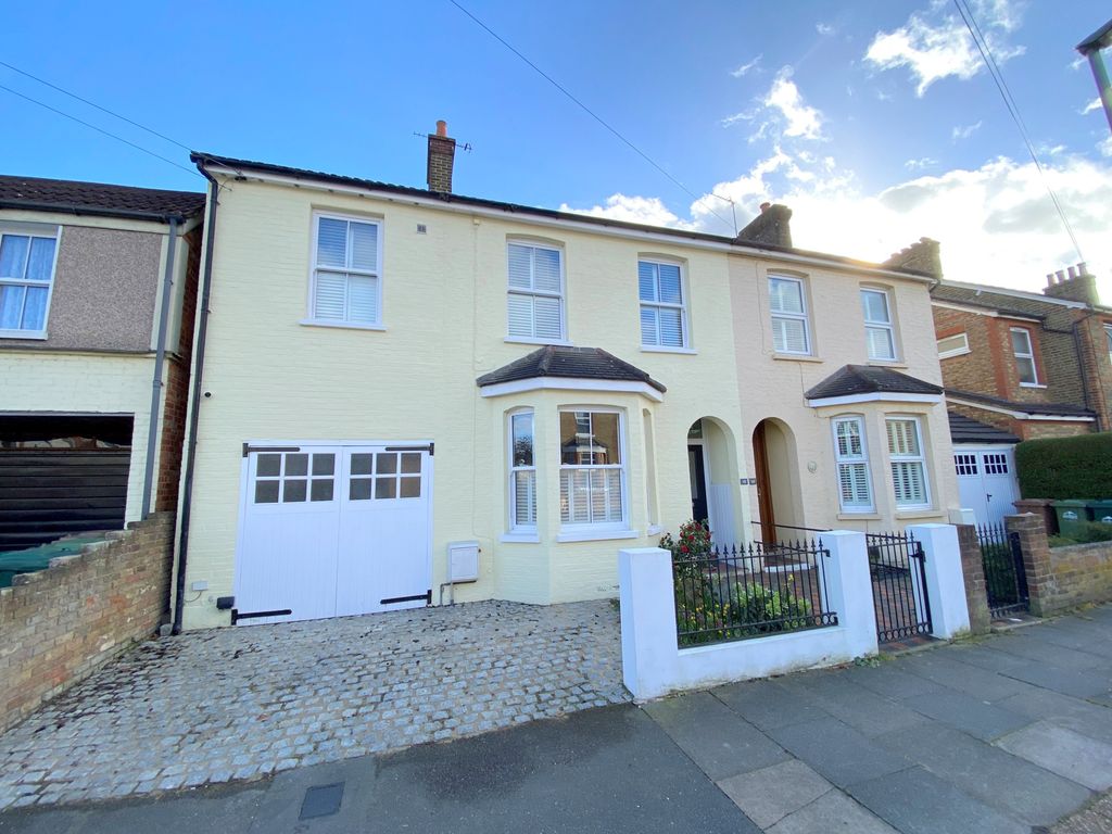 4 bed semidetached house for sale in Stanley Road, Ashford TW15 Zoopla