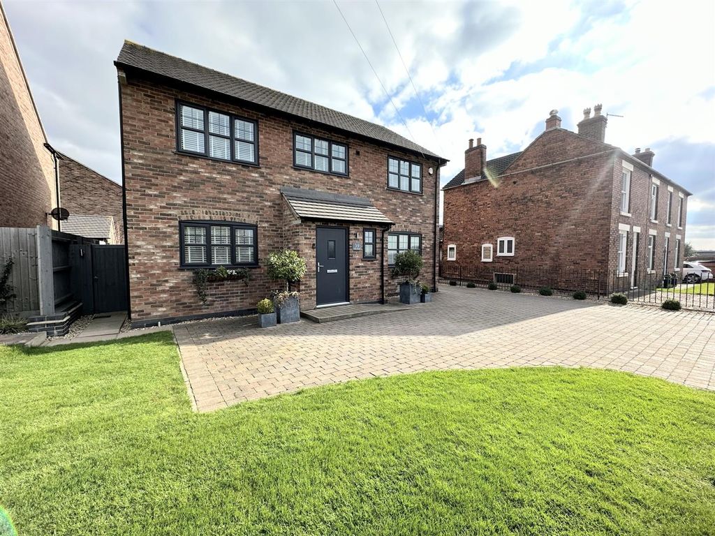 4 bed detached house for sale in Park Road, Newhall, Swadlincote DE11