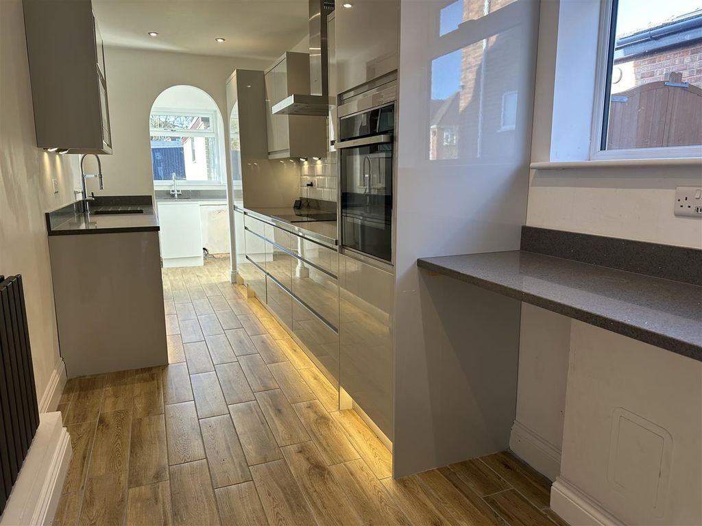 5 bed semidetached house for sale in Sutton Avenue, Coventry CV5, £369,995 Zoopla