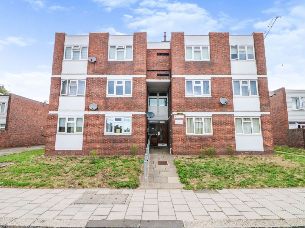 1 bed flat for sale in Kielder Close, Ilford IG6 Zoopla