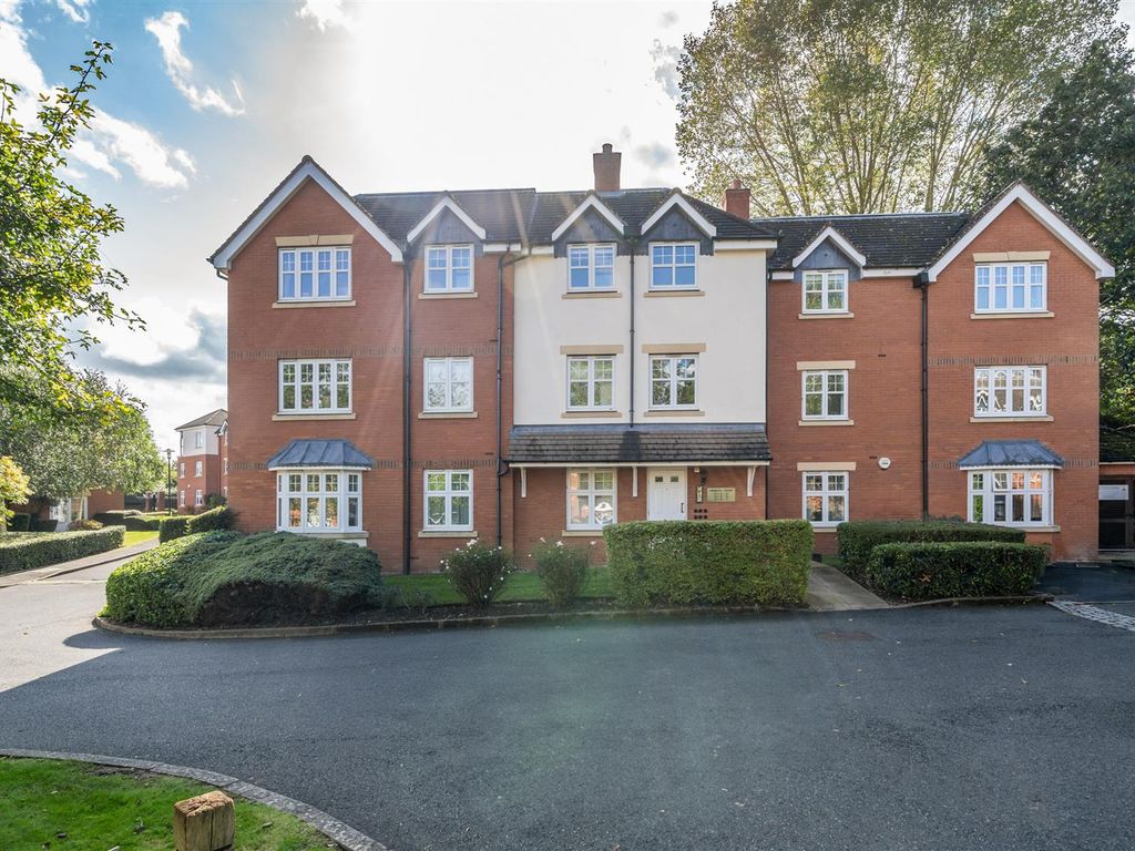 2 bed flat for sale in Chancel Court, Solihull B91, £240,000 Zoopla