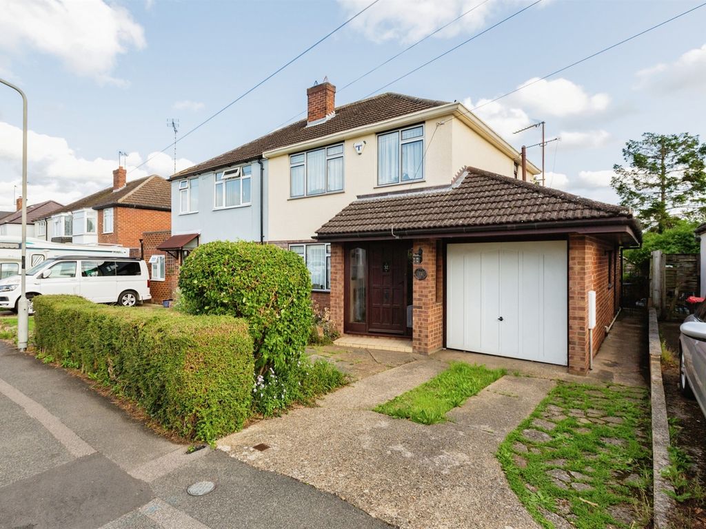 3 bed semidetached house for sale in Shipley Road, Newport Pagnell