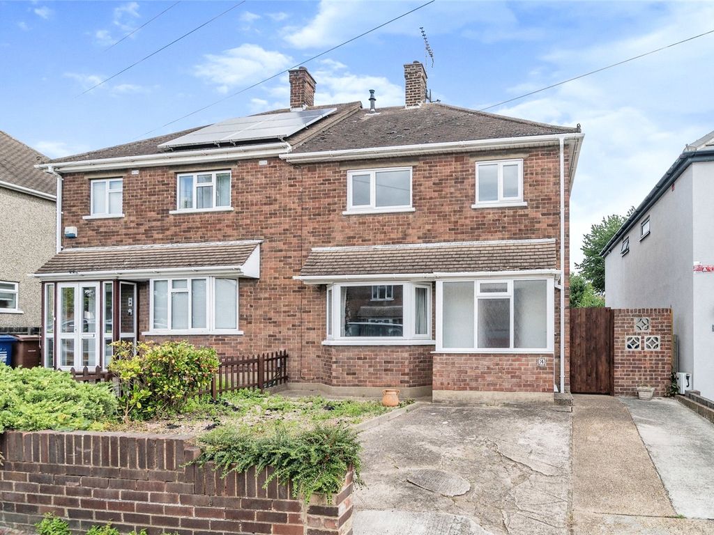 3 bed semidetached house for sale in Overcliff Road, Grays, Essex RM17