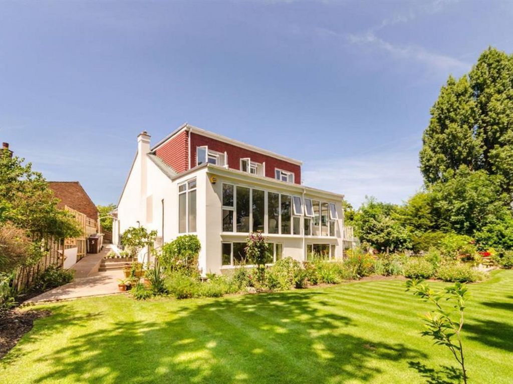 6 bed detached house for sale in Suffolk Road, Worcester Park KT4 Zoopla