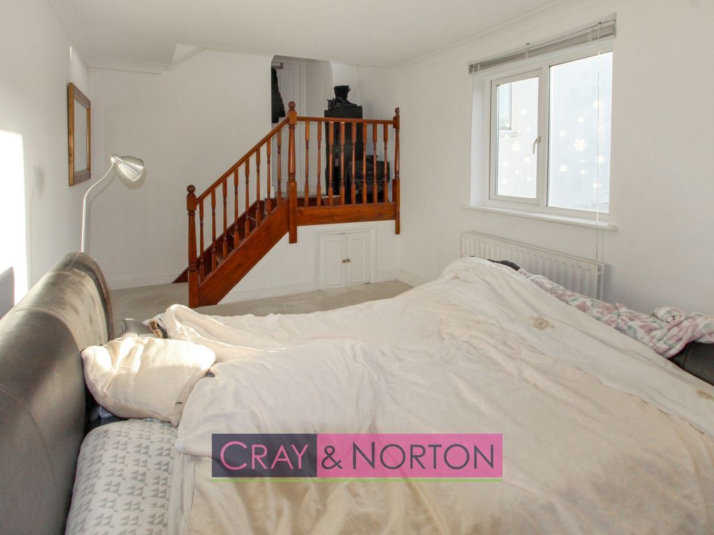 Selhurst Road, South Norwood SE25  