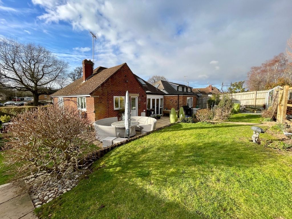 4 bed detached house for sale in Valley Road, Newbury RG14 Zoopla