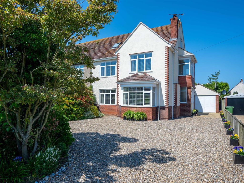 5 bed semidetached house for sale in Cliff Avenue, Gorleston, Great