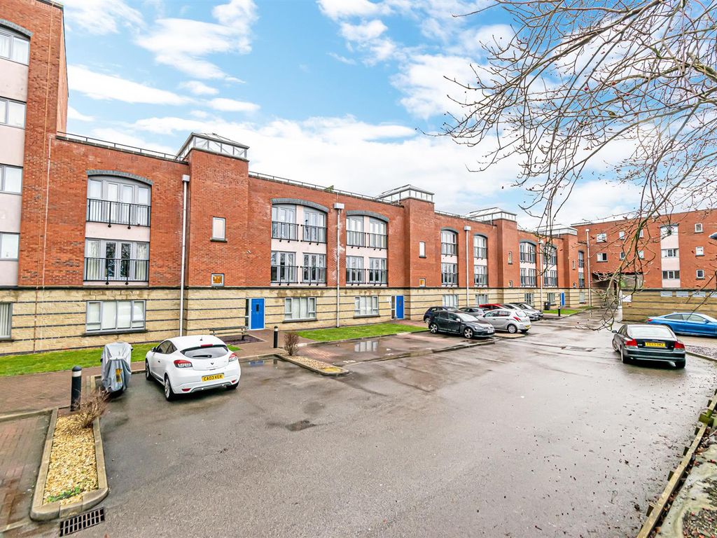 2 bed flat to rent in Cantilever Gardens, Station Road, Latchford