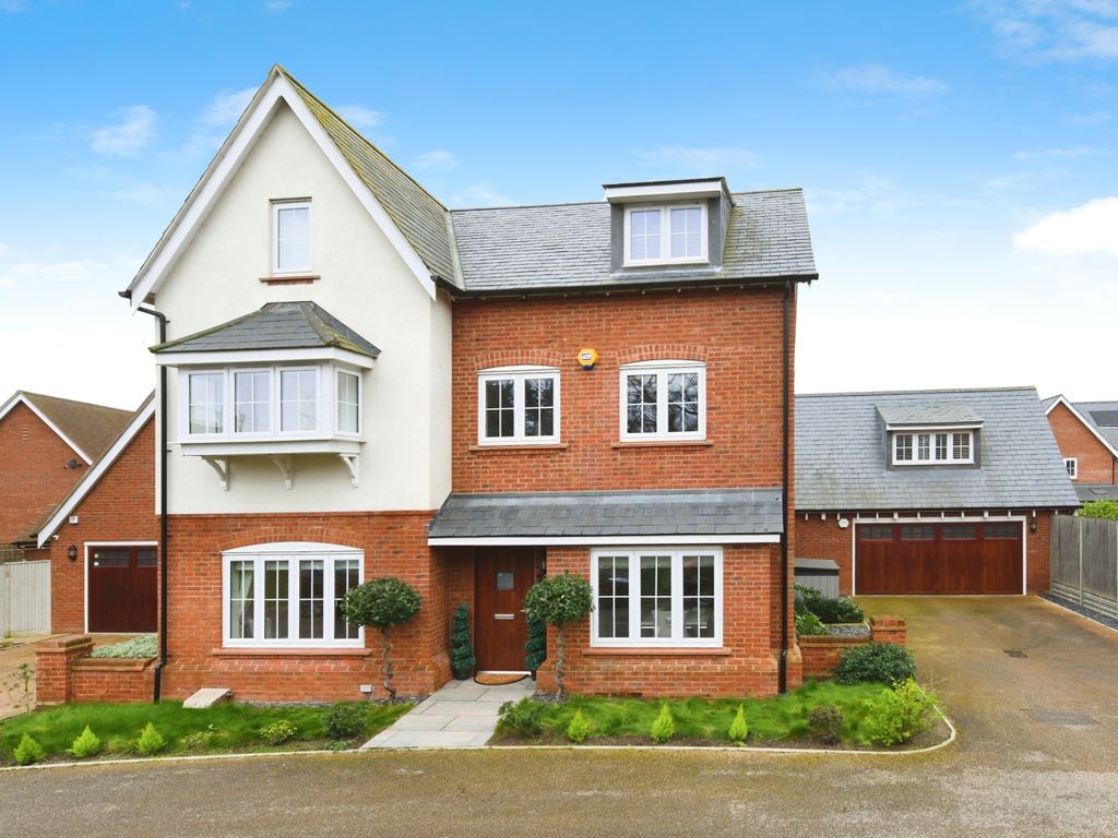 5 bed detached house for sale in Condor Gate, Chelmsford CM3, £900,000