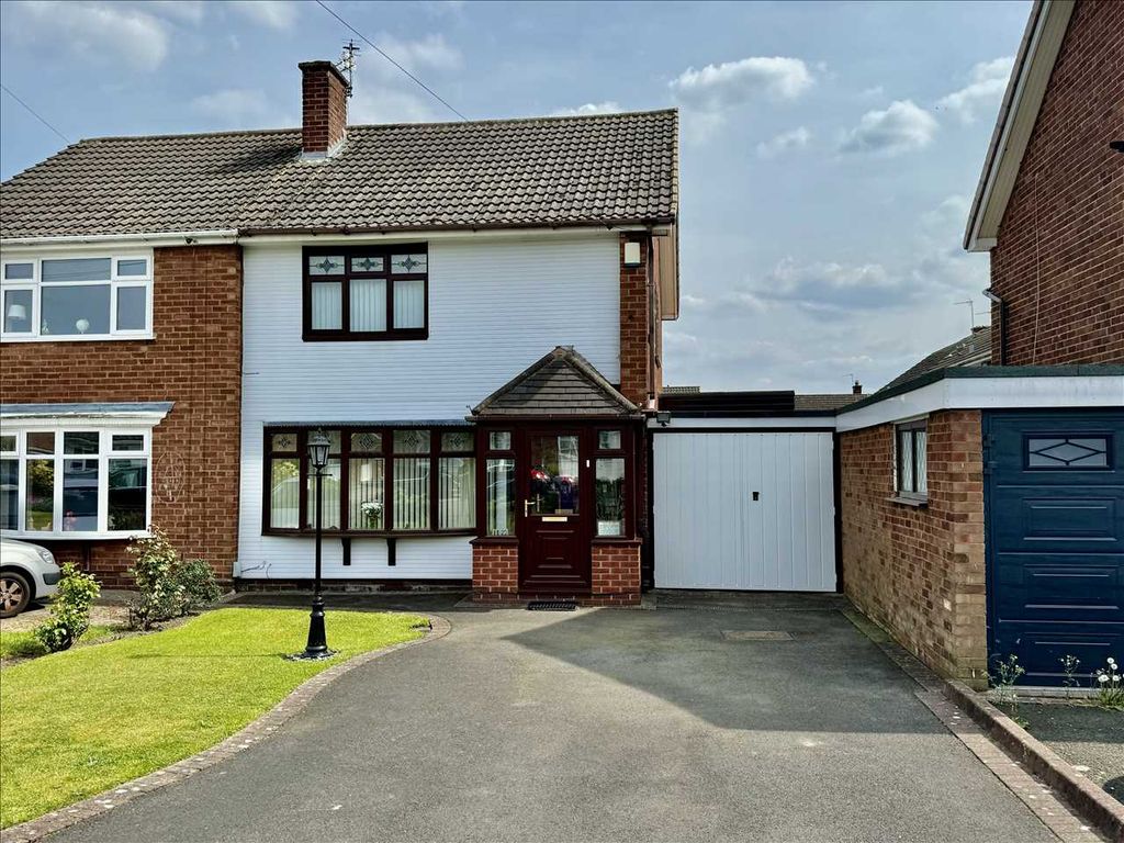 3 bed semidetached house for sale in Hopton Crescent, Wednesfield