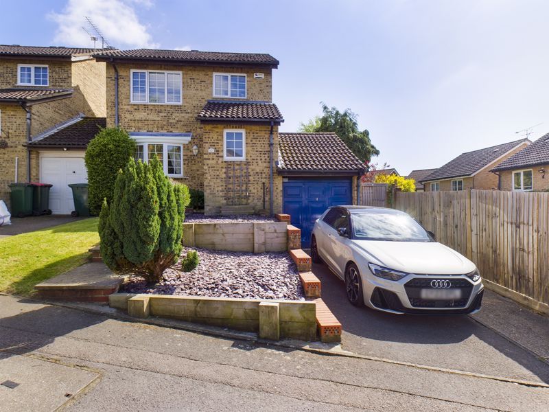3 bed detached house for sale in Ranmore Close, Pease Pottage, Crawley