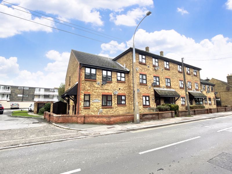 2 bed flat to rent in Oak Court, North Road, South Ockendon RM15 Zoopla