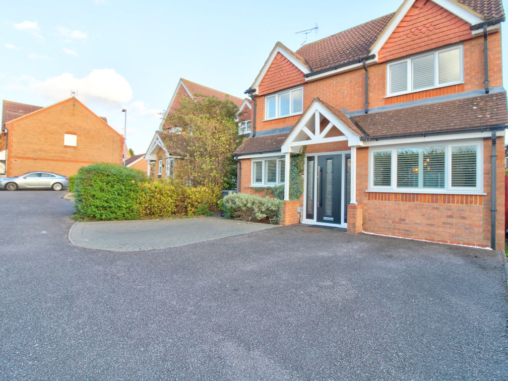 4 bed detached house for sale in Roundel Drive, Leighton Buzzard LU7