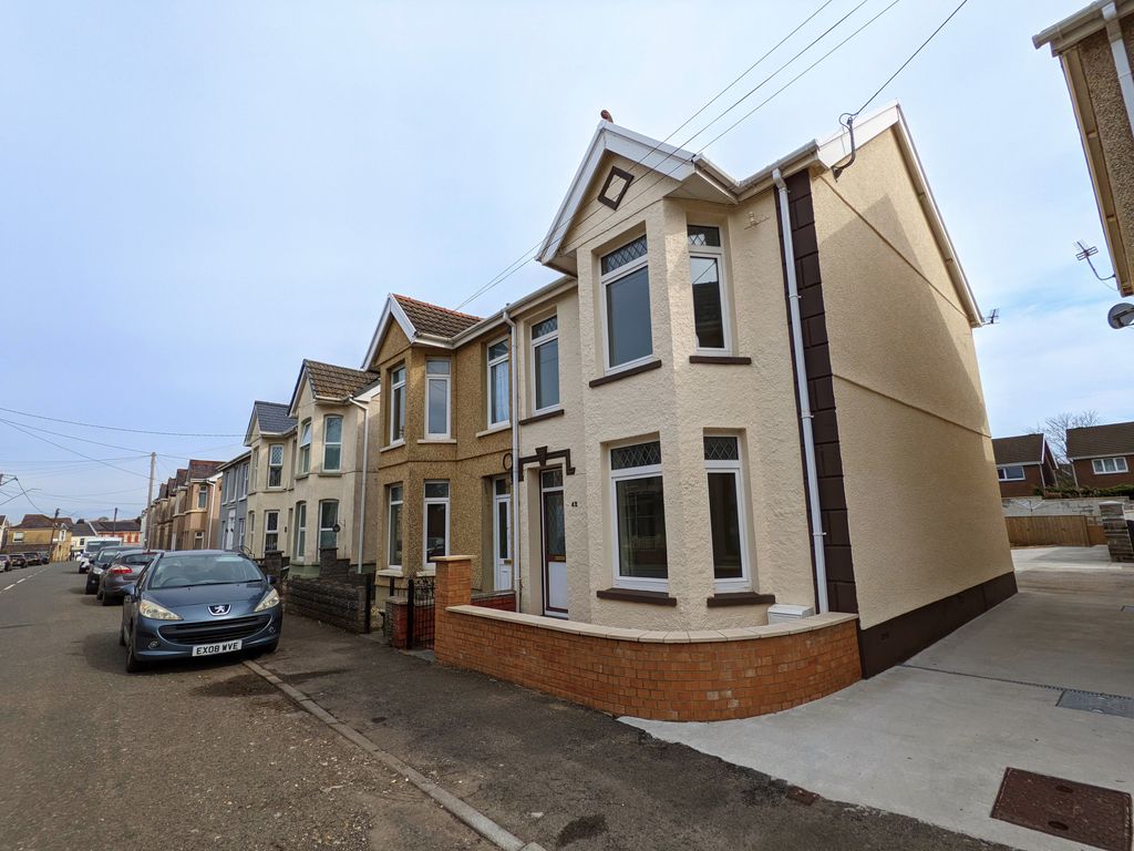 3 bed property to rent in TirYDail Lane, Ammanford, Carmarthenshire