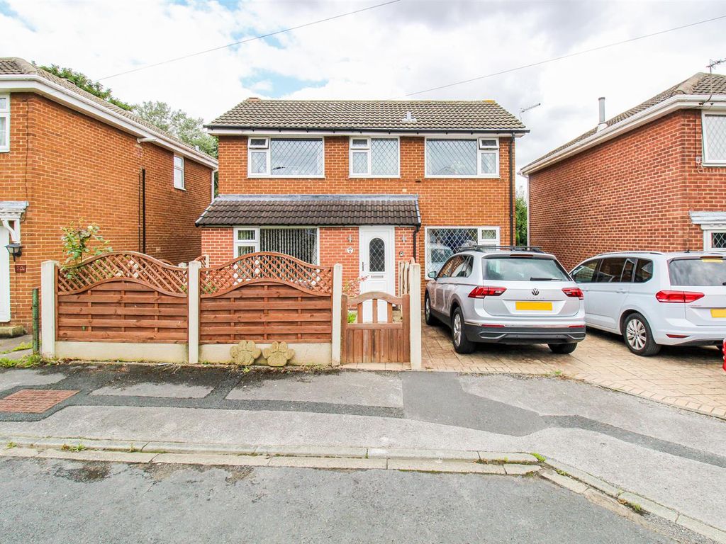 3 bed detached house for sale in The Sycamores, Horbury, Wakefield WF4