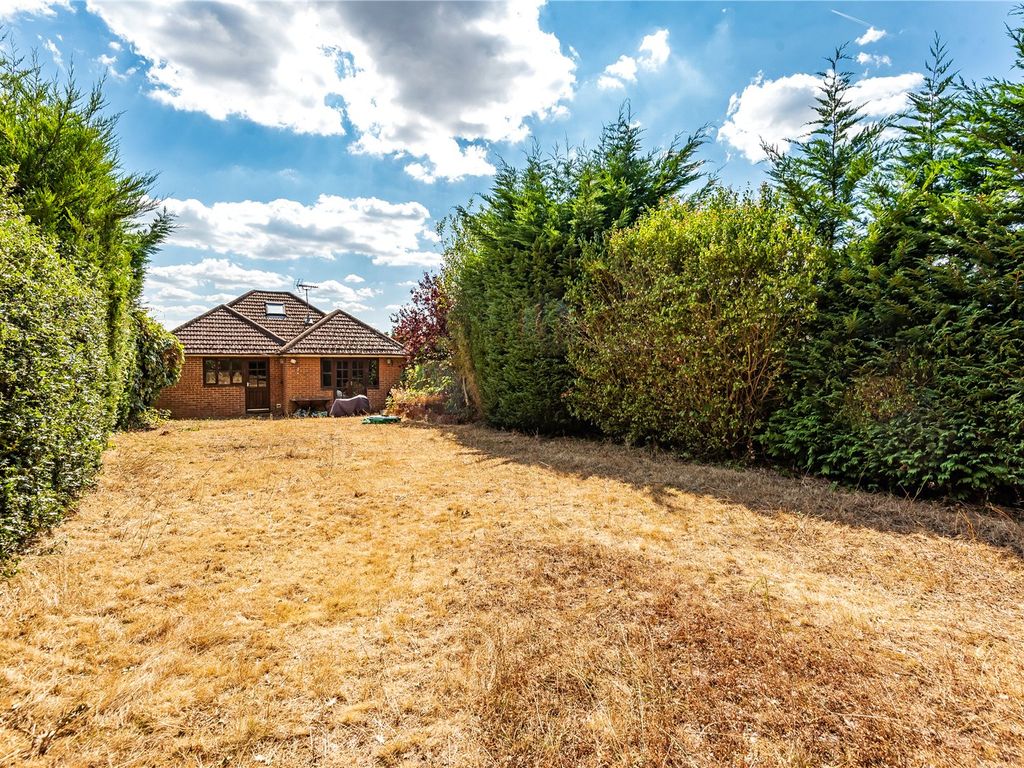 3 bed bungalow for sale in Cambridge Road, Crowthorne, Berkshire RG45