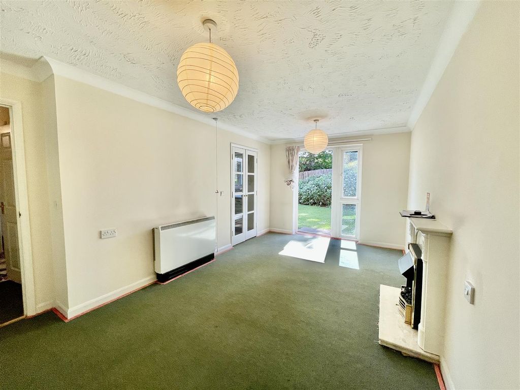 1 bed flat for sale in Sovereign Court, Warham Road, South Croydon CR2