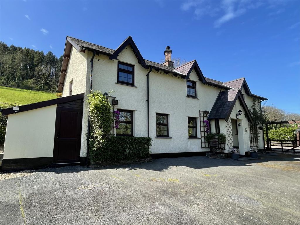 3 bed detached house for sale in Llanilar, Aberystwyth SY23, £385,000