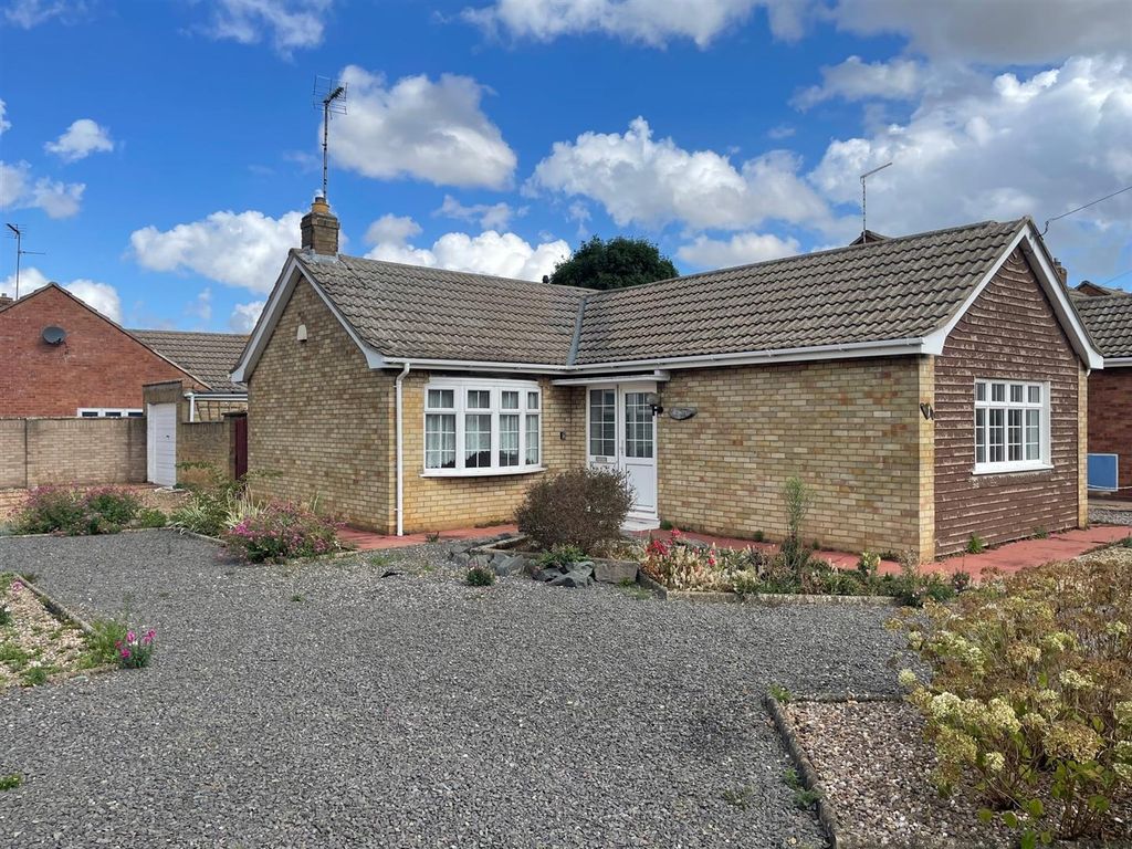 2 bed detached bungalow to rent in Windermere Way, Gunthorpe