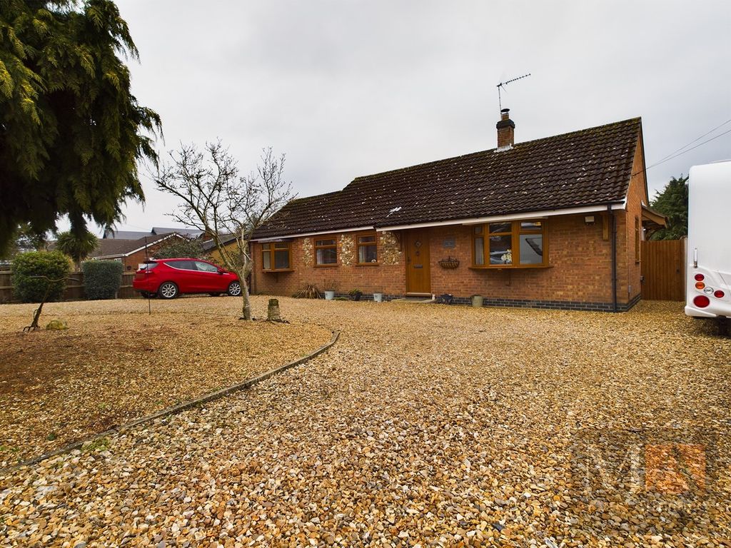 3 bed detached bungalow for sale in The Drove, Barroway Drove, Downham
