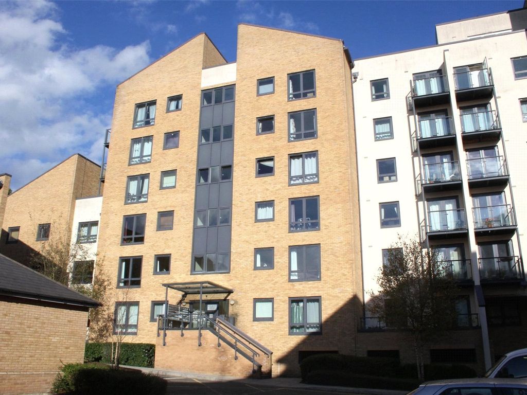 2 bed flat for sale in Victoria Way, Woking GU21 Zoopla