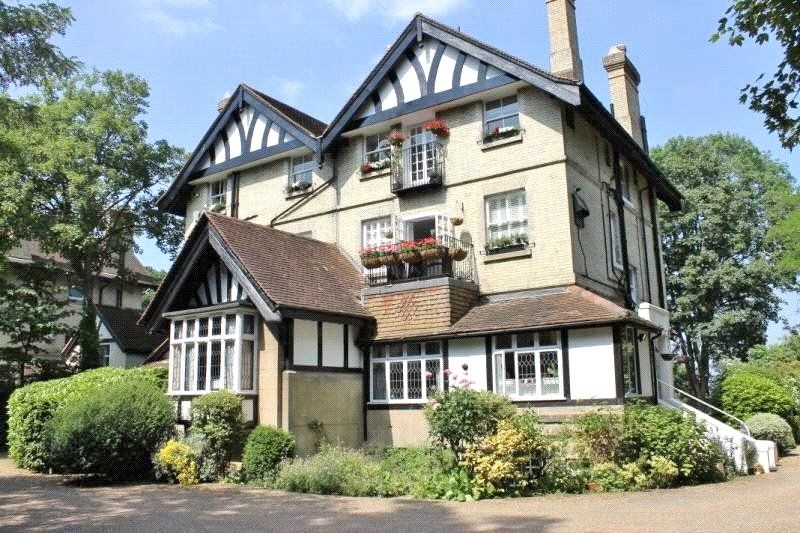 2 bed flat to rent in Coopers Hill Lane, Englefield Green, Egham