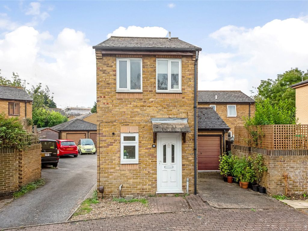 2 bed detached house for sale in Camelot Close, West Thamesmead SE28, £