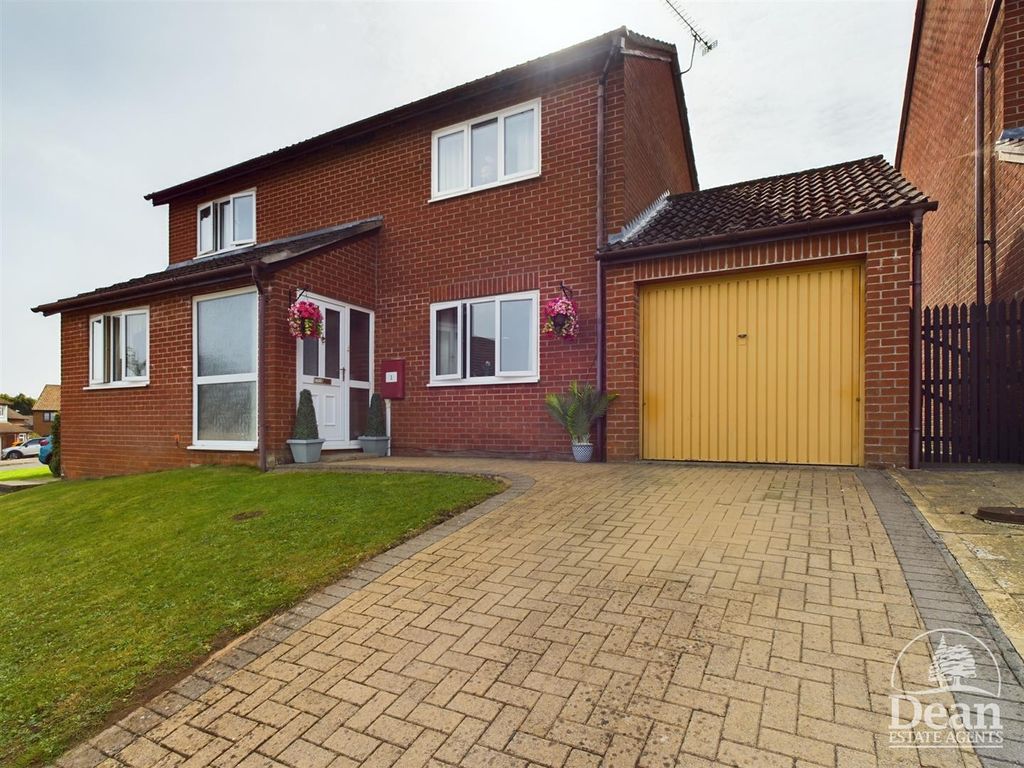 3 Bed Detached House For Sale In Copley Drive Coleford Gl16 £315 000