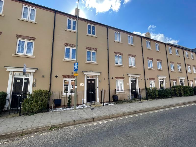 3 bed town house for sale in Whitelands Way, Bicester OX26, £400,000