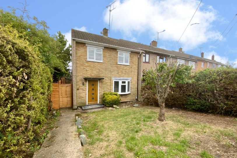 3 bed end terrace house for sale in Pastures Way, Luton, Bedfordshire