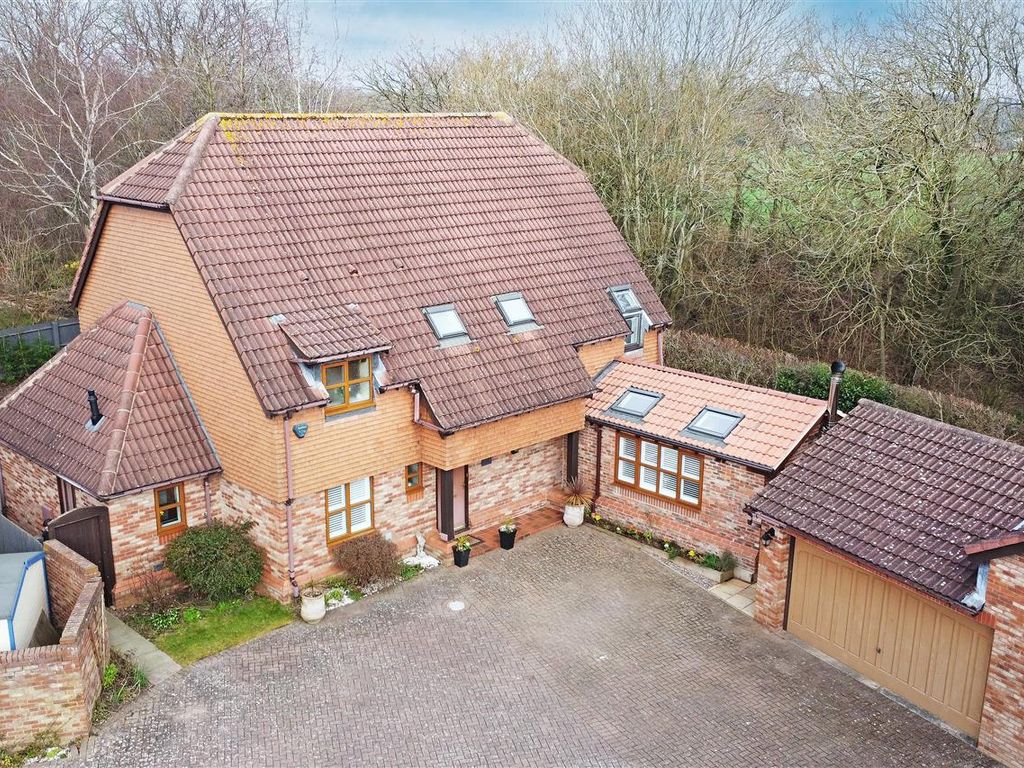 4 bed detached house for sale in Hitherside, Dickens Heath, Solihull