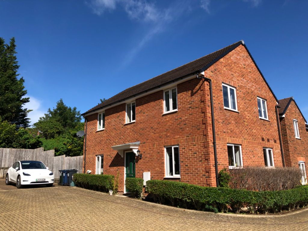 4 bed detached house for sale in Sandsdown Close, High HP12, £