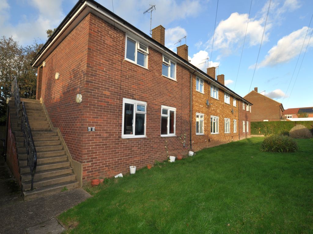 Studio to rent in Cotswold Avenue, Bushey WD23, £1,000 pcm Zoopla