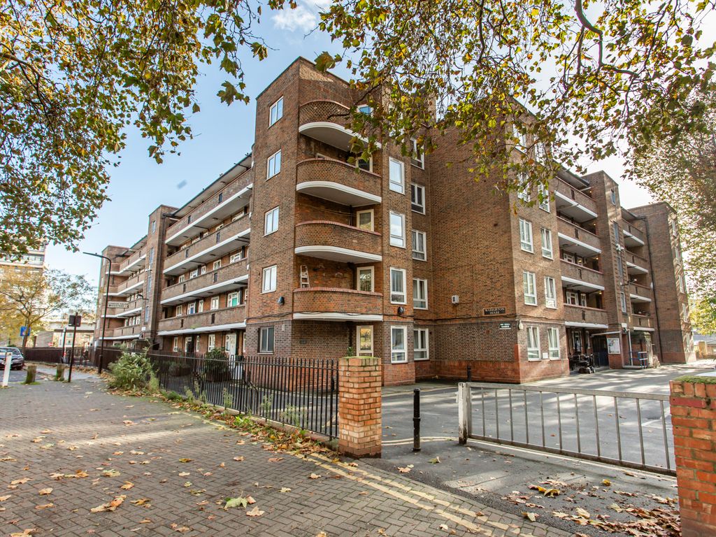 2 bed flat to rent in Warburton Street, London E8, £2,000 pcm Zoopla