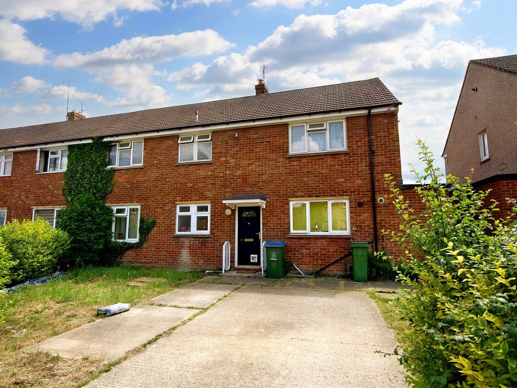3 bed for sale in Whaddon Chase, Aylesbury HP19, £215,000