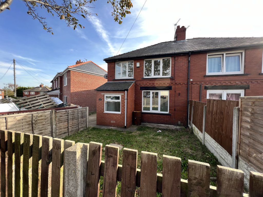 3 bed semidetached house to rent in Bank End Avenue, Worsbrough S70, £