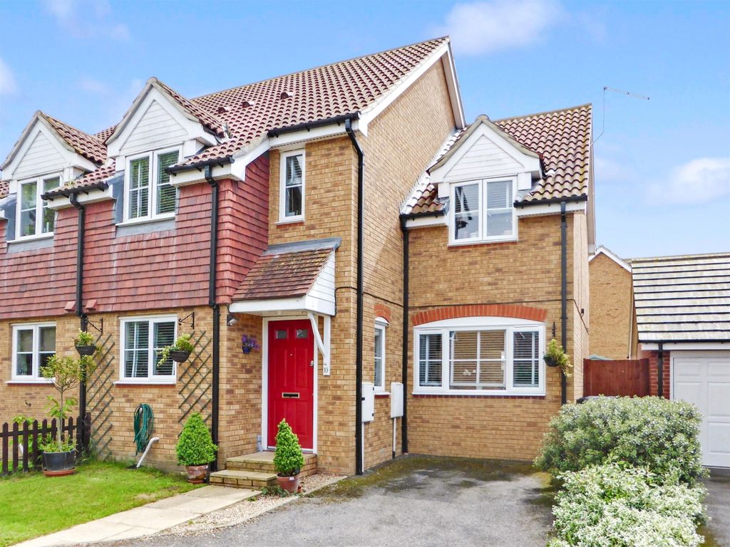 4 bed semidetached house to rent in Portlight Place, Seasalter