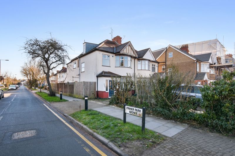 5 bed semidetached house for sale in Headstone Lane, Harrow HA2, £