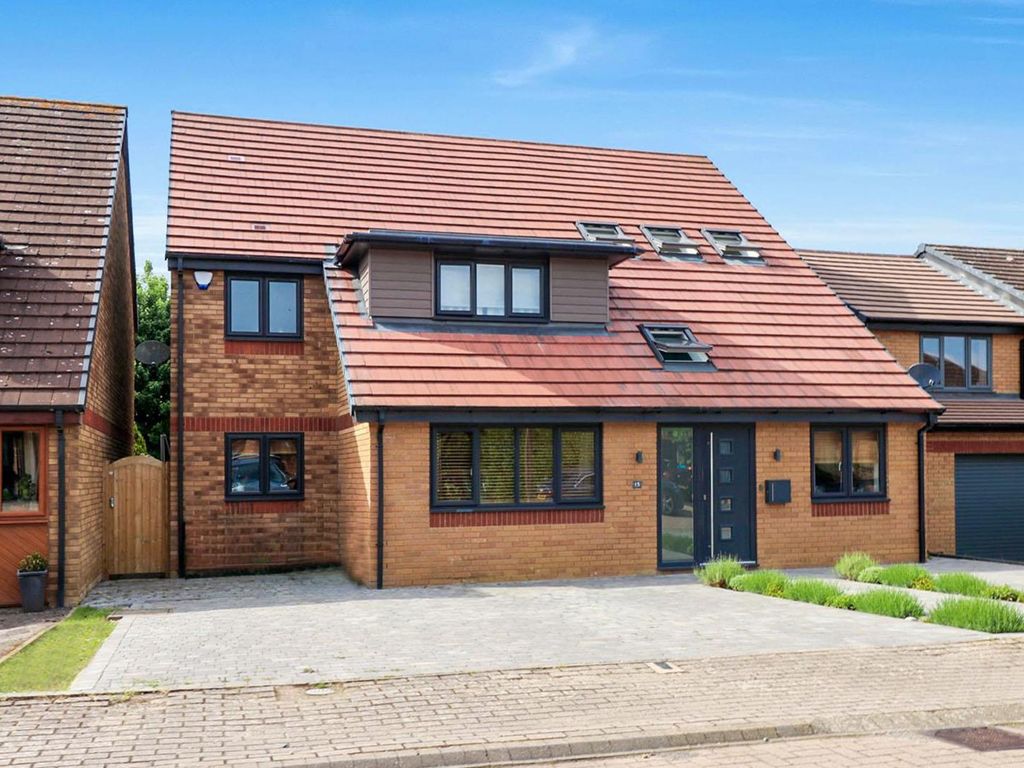 4 bed detached house for sale in Kaplan Close, Shenley Lodge, Milton