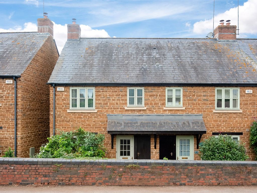 3 bed end terrace house for sale in Bloxham Court, Bloxham, Banbury