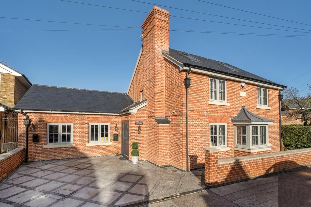 5 bed detached house for sale in Baker Street, Waddesdon HP18, £950,000