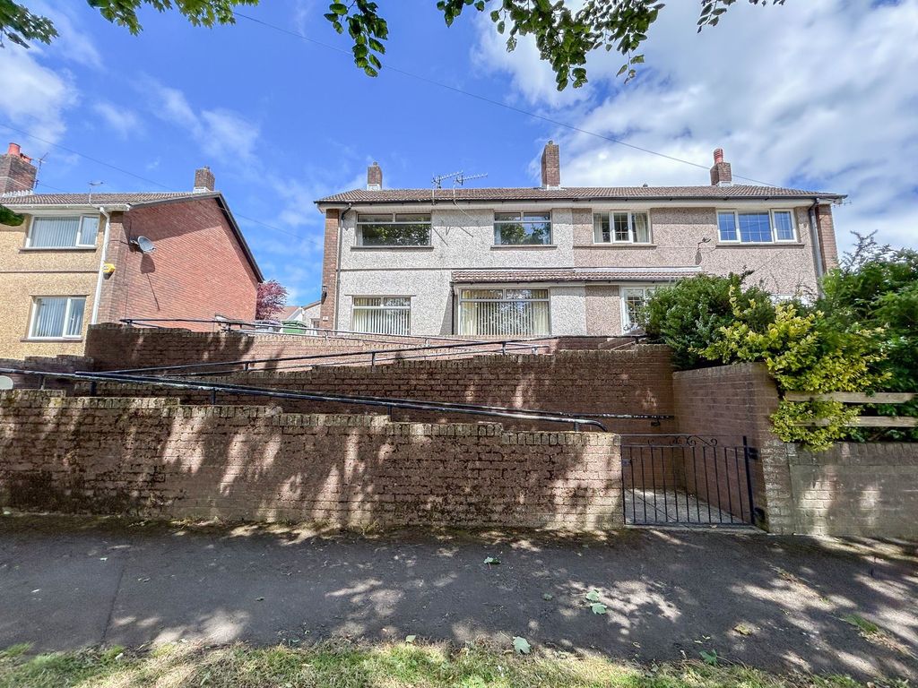 3 bed semidetached house for sale in Woodside Road, Trevethin NP4, £