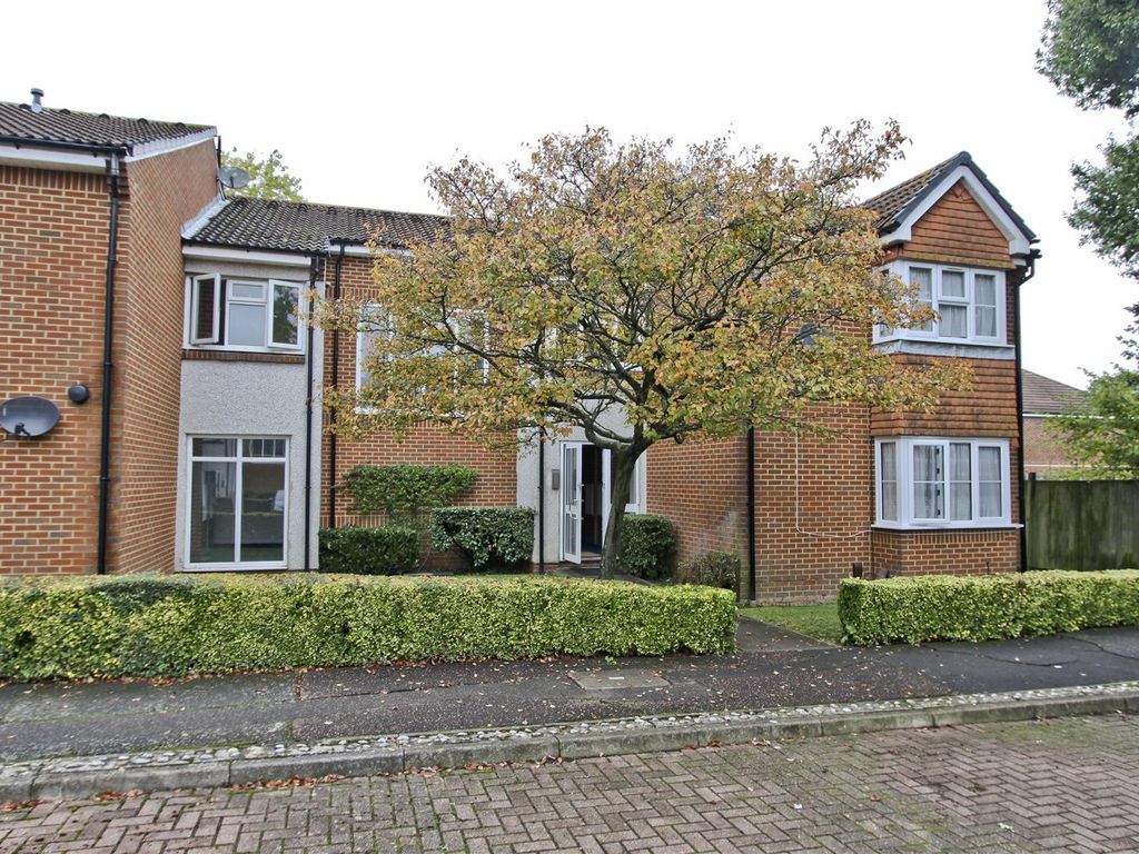 Studio for sale in Heatherwood Drive, Hayes UB4, £165,000 Zoopla