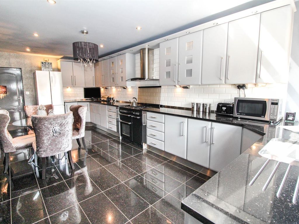 5 bed detached house for sale in Elbow Lane, Bradford, West Yorkshire