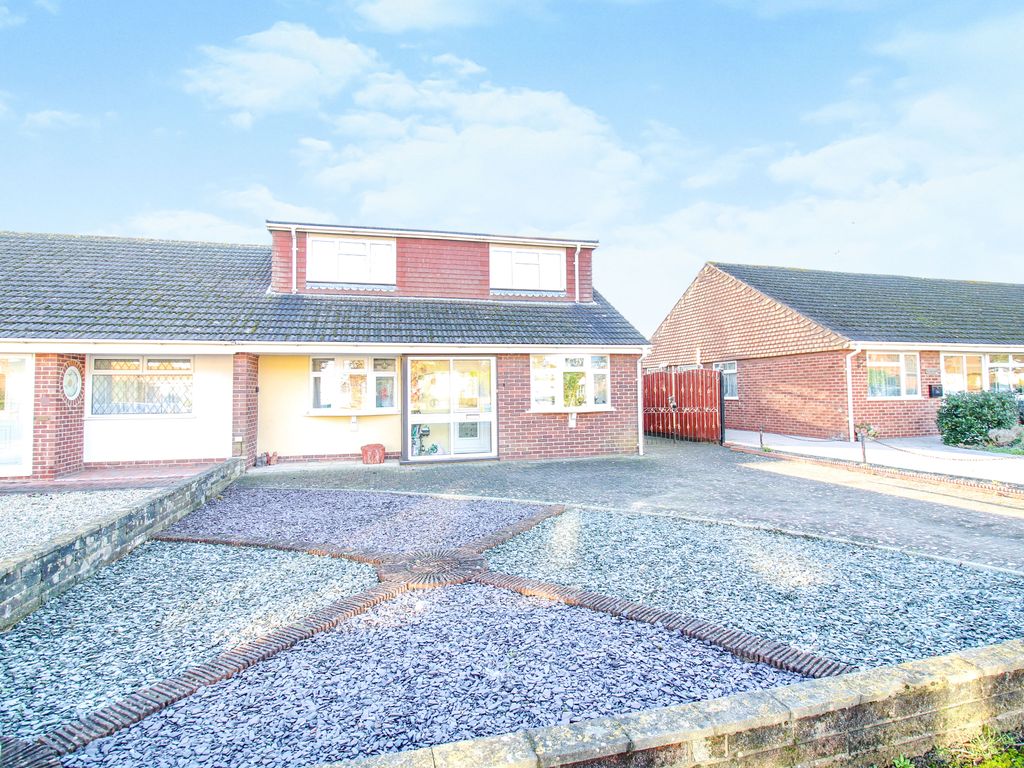 5 bed semidetached bungalow for sale in Witham Way, Upper Stratton, Swindon SN2 Zoopla