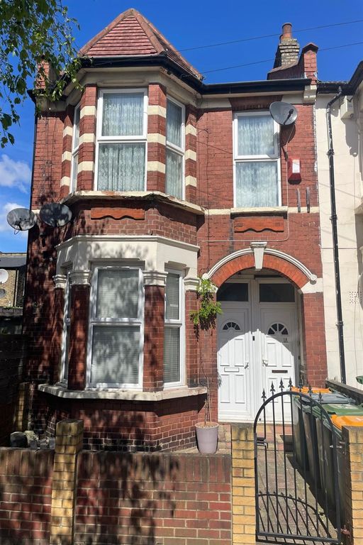 2 bed flat for sale in Tudor Road, London E6, £350,000 Zoopla