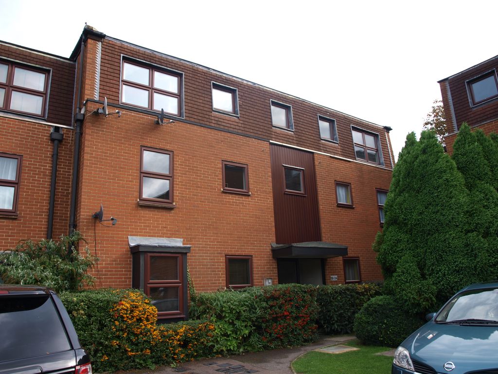 2 bed flat to rent in Gresham Road, Brentwood CM14 Zoopla