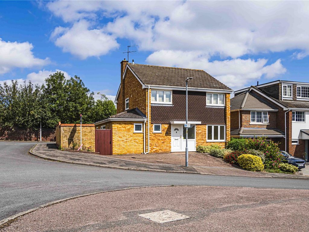 4 bed detached house for sale in Vicarage Close, Hemel Hempstead, Hertfordshire HP1, £699,000